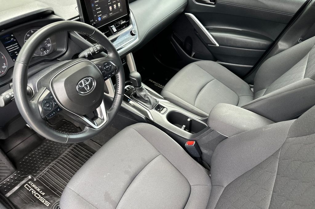 2024 Toyota Corolla Cross LE - Photo 10