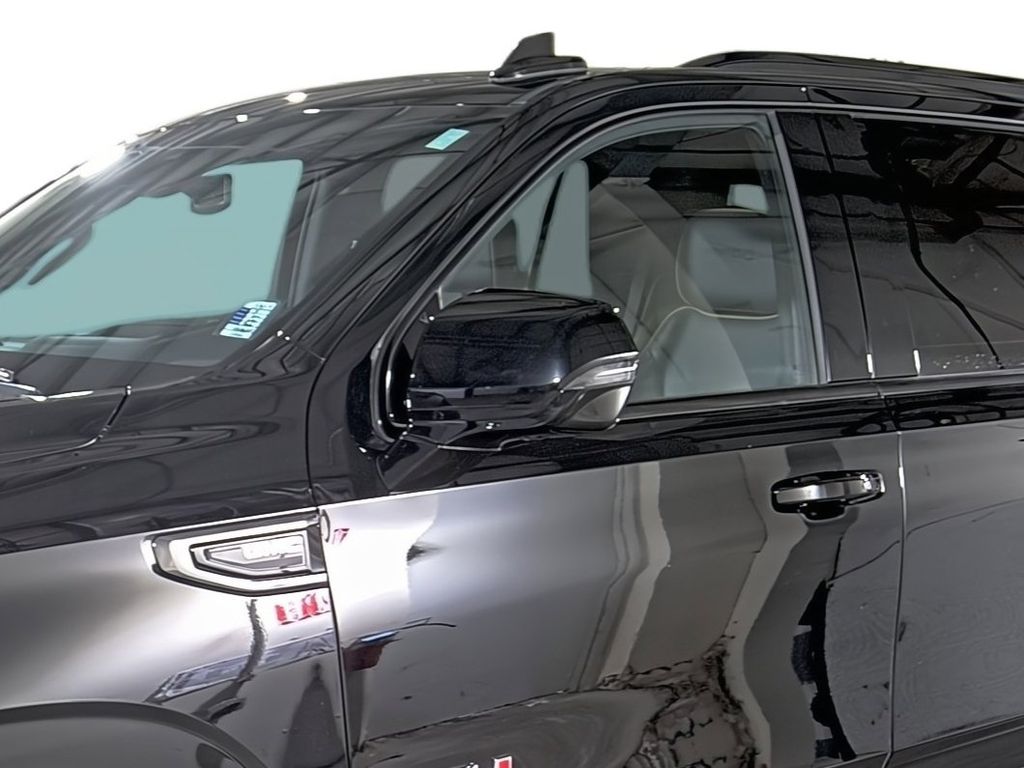 2024 GMC Yukon AT4 - Photo 8