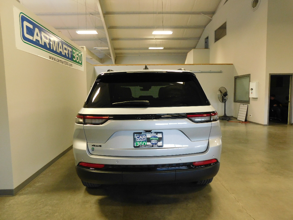 Used 2025 Jeep Grand Cherokee Altitude