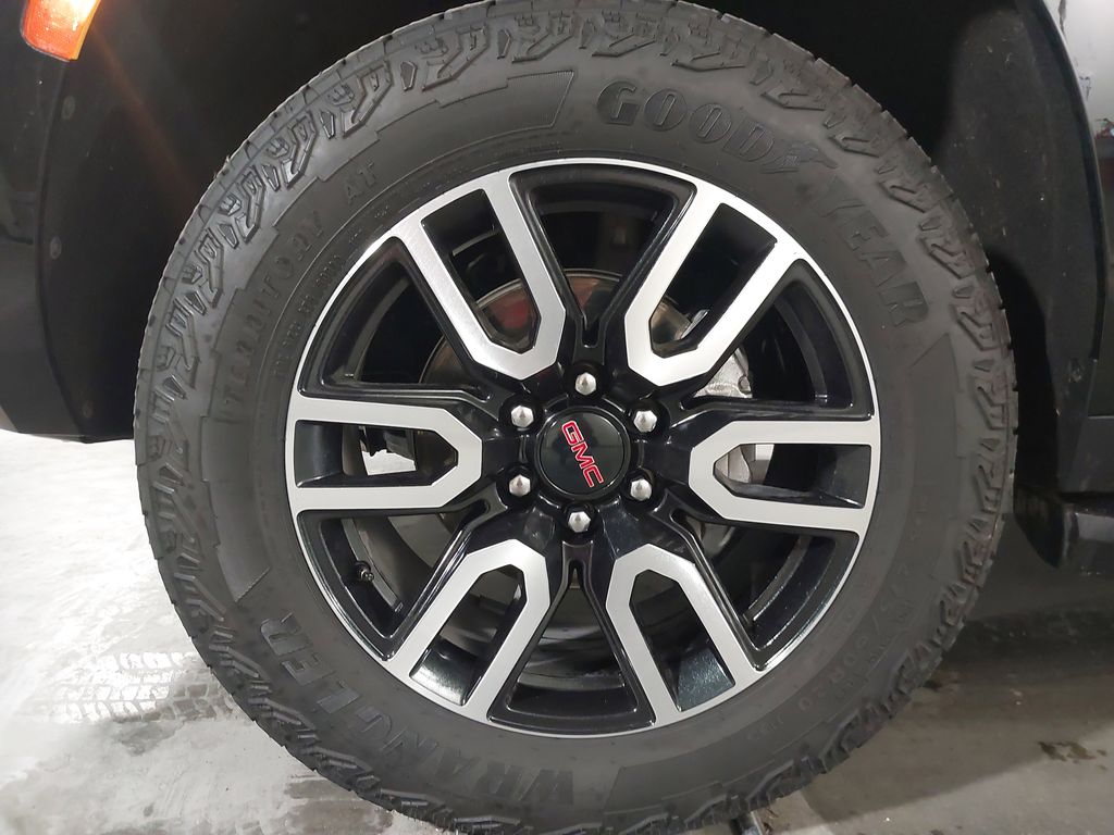 2024 GMC Yukon AT4 - Photo 18