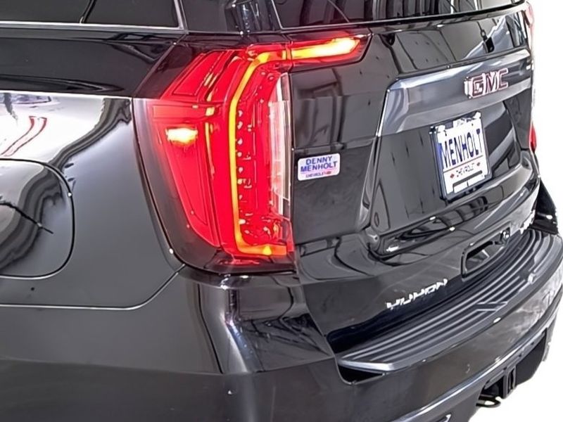 2024 GMC Yukon AT4 - Photo 10