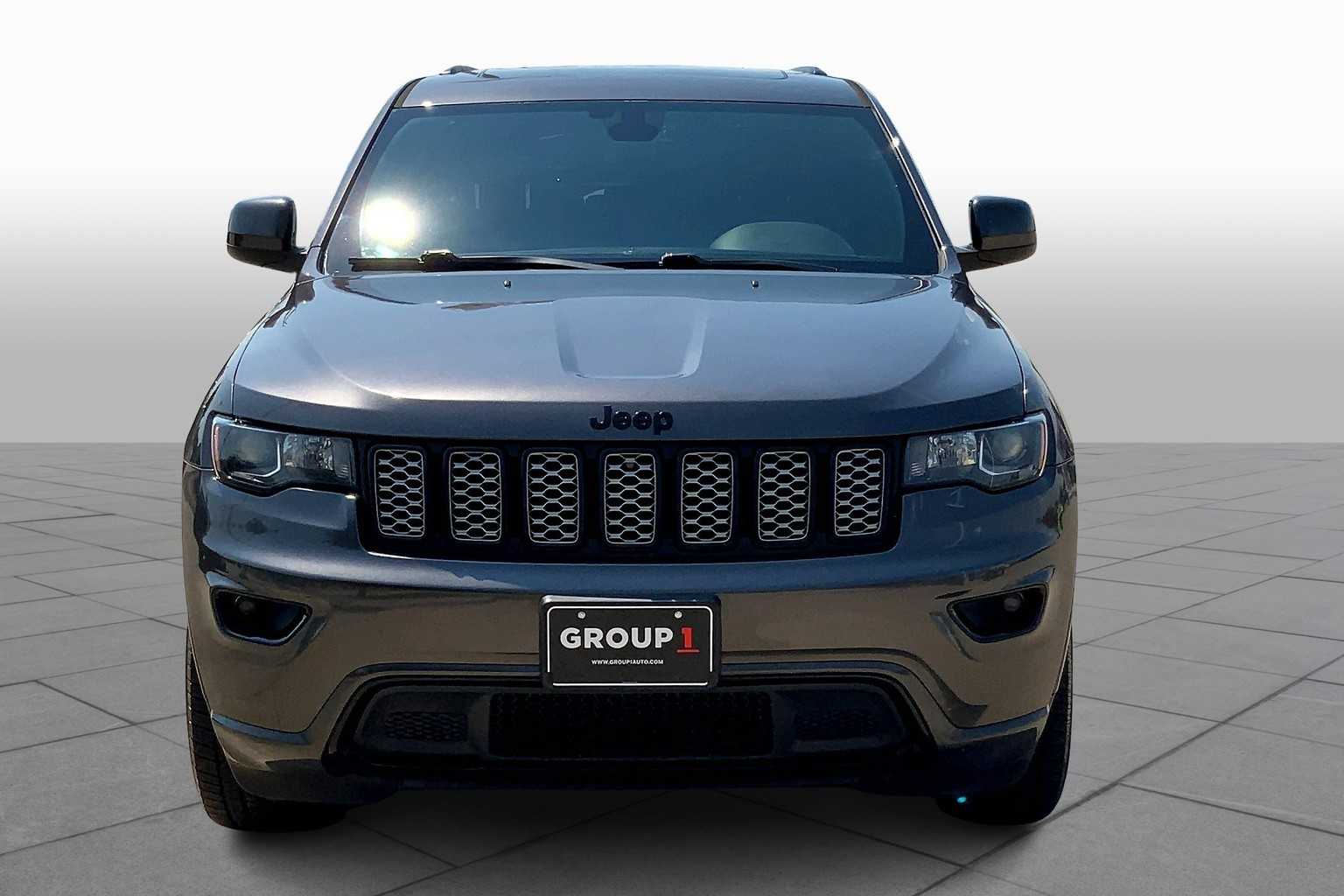 2018 Jeep Grand Cherokee Altitude photo 2