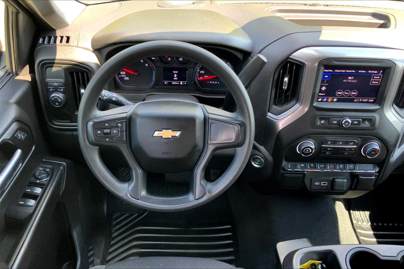 2023 Chevrolet Silverado 1500 Custom photo 4