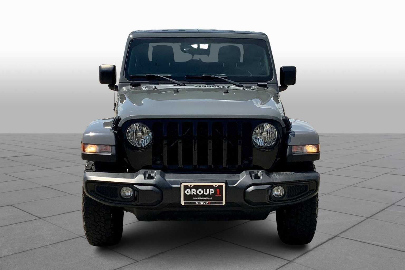 2021 Jeep Gladiator Willys photo 2