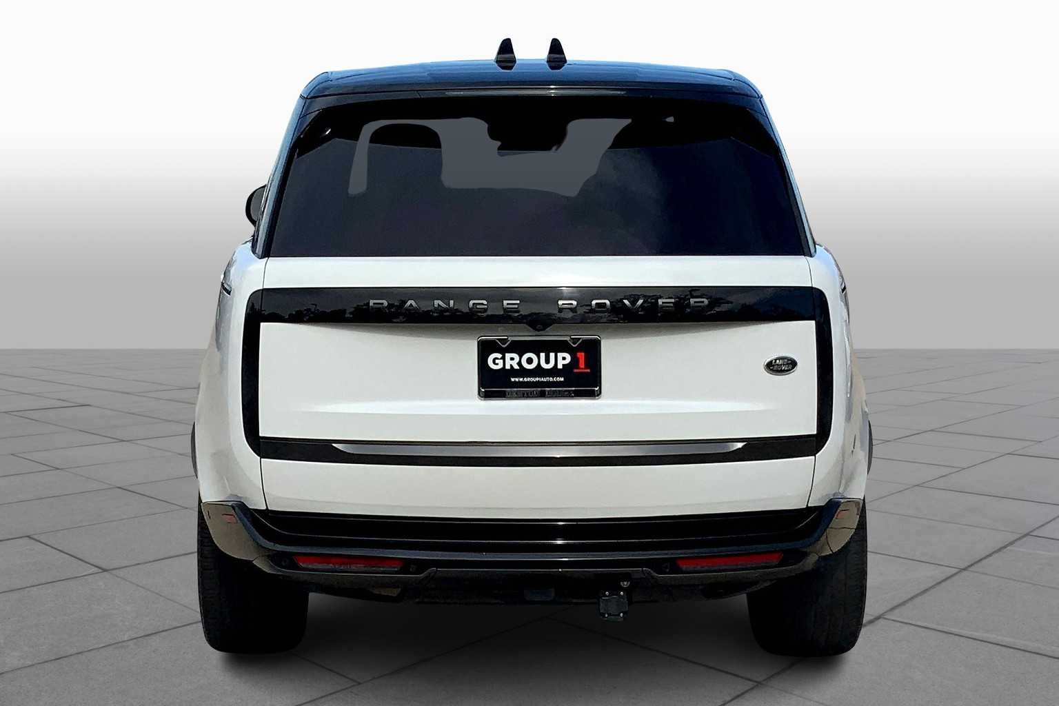 2023 Land Rover Range Rover SE photo 3
