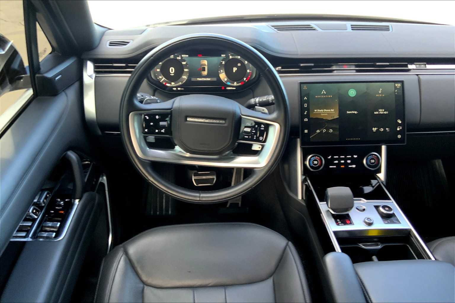 2023 Land Rover Range Rover SE photo 4