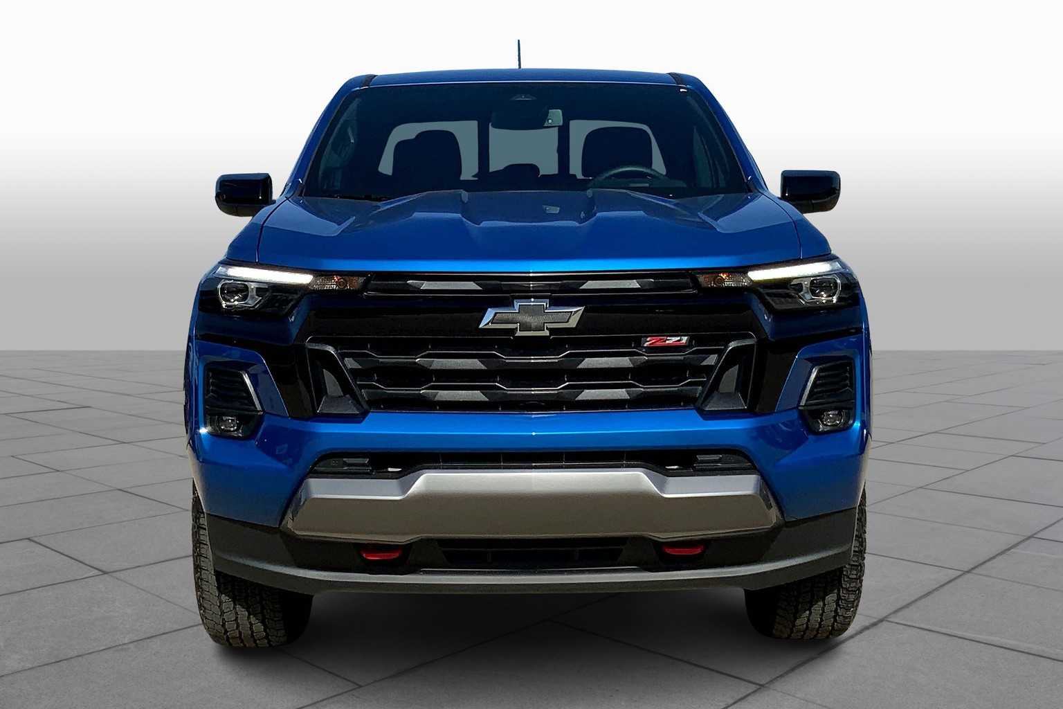 2023 Chevrolet Colorado Z71 photo 2
