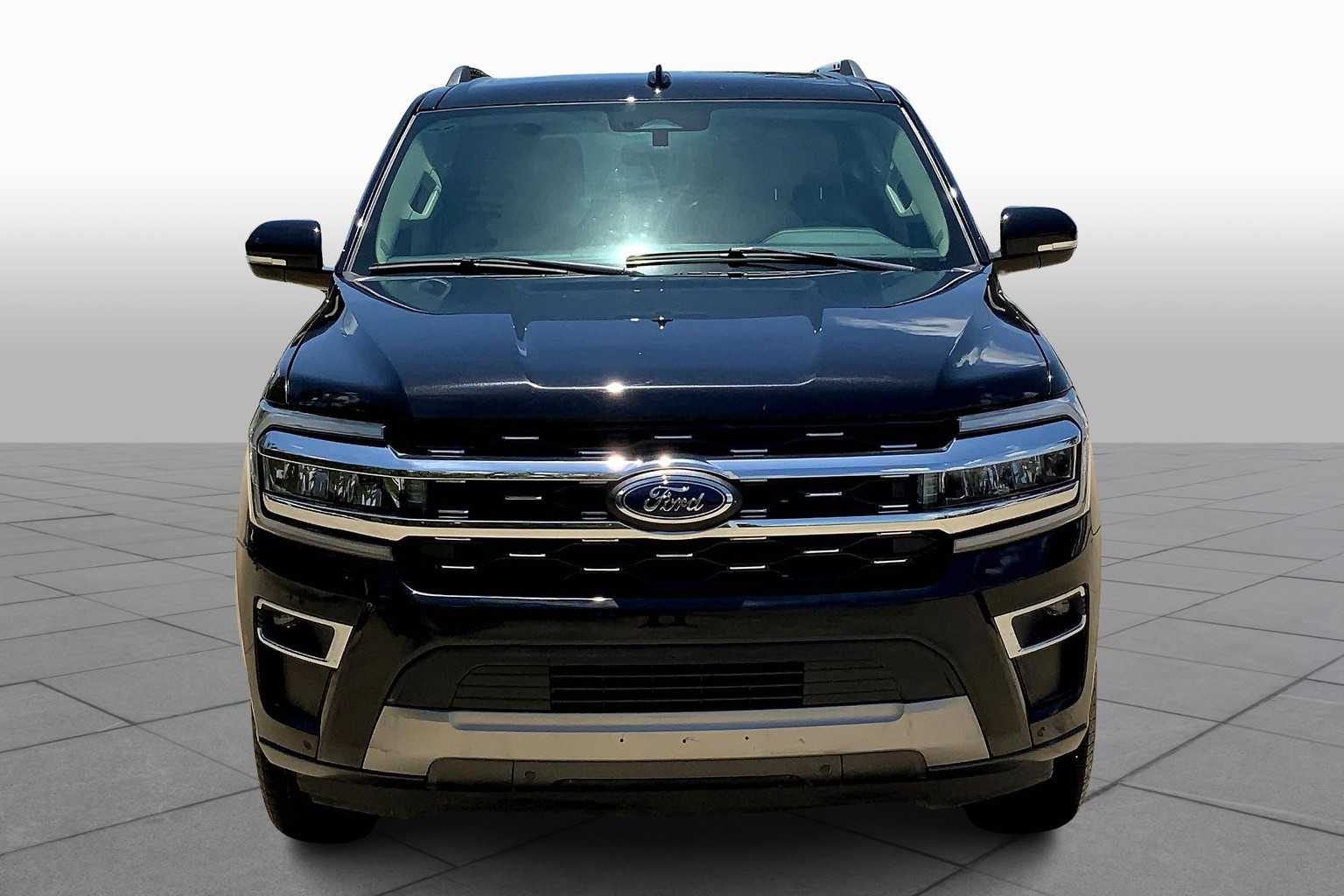2024 Ford Expedition Limited photo 2