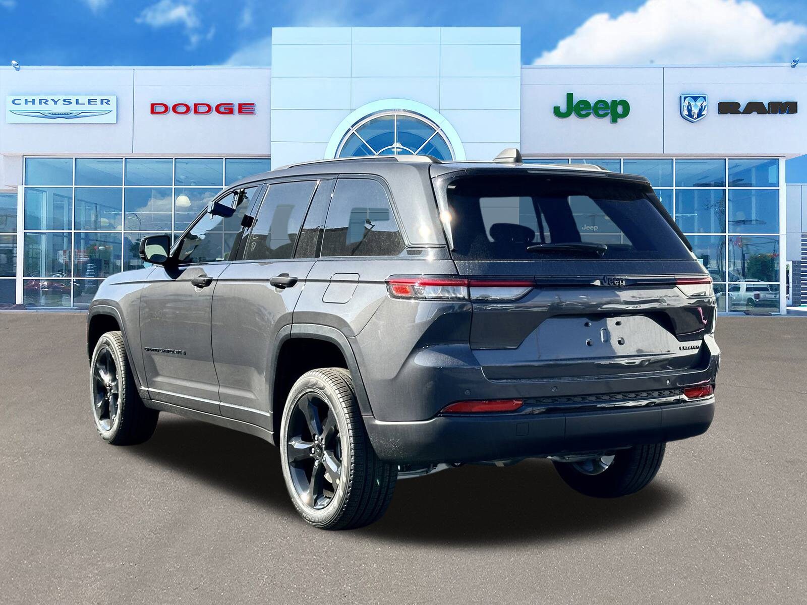 2024 Jeep Grand Cherokee Limited photo 4
