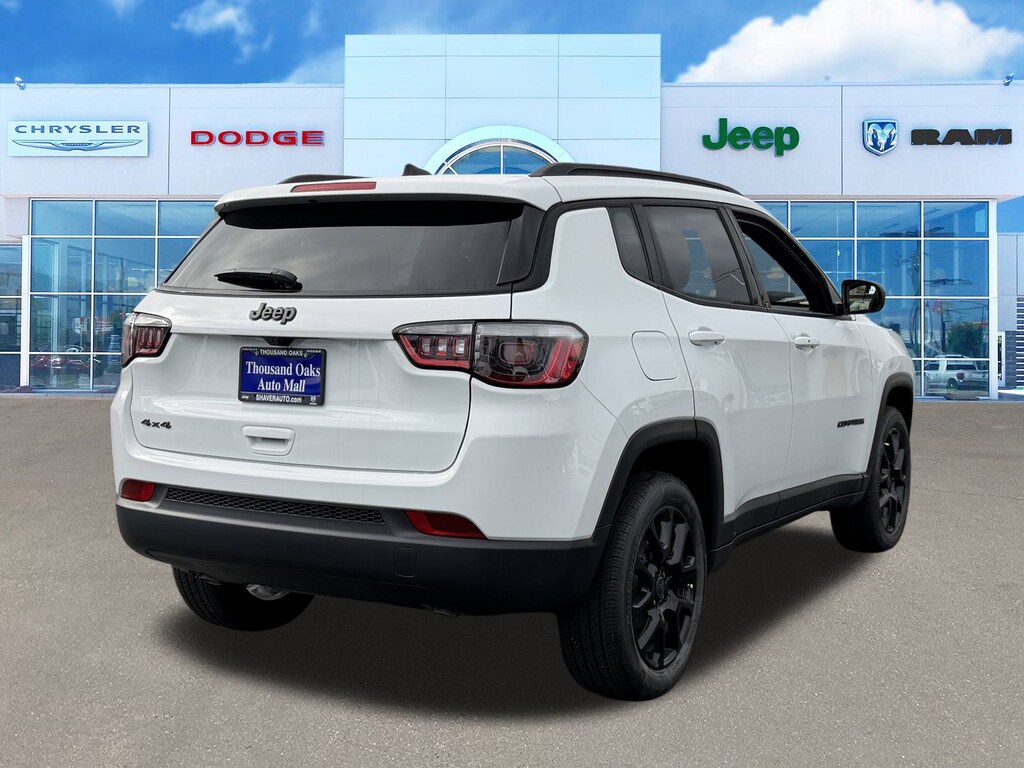 2026 Jeep Compass Latitude Altitude photo 2