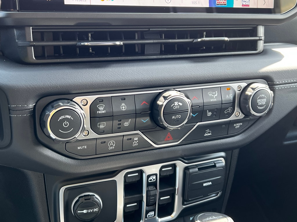 2026 Jeep Gladiator Sahara - Photo 22