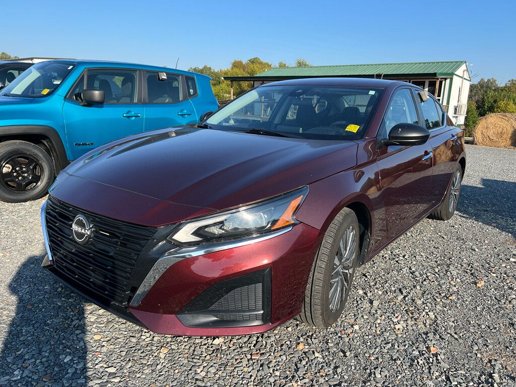 Used 2024 Nissan Altima 2.5 SV Sedan