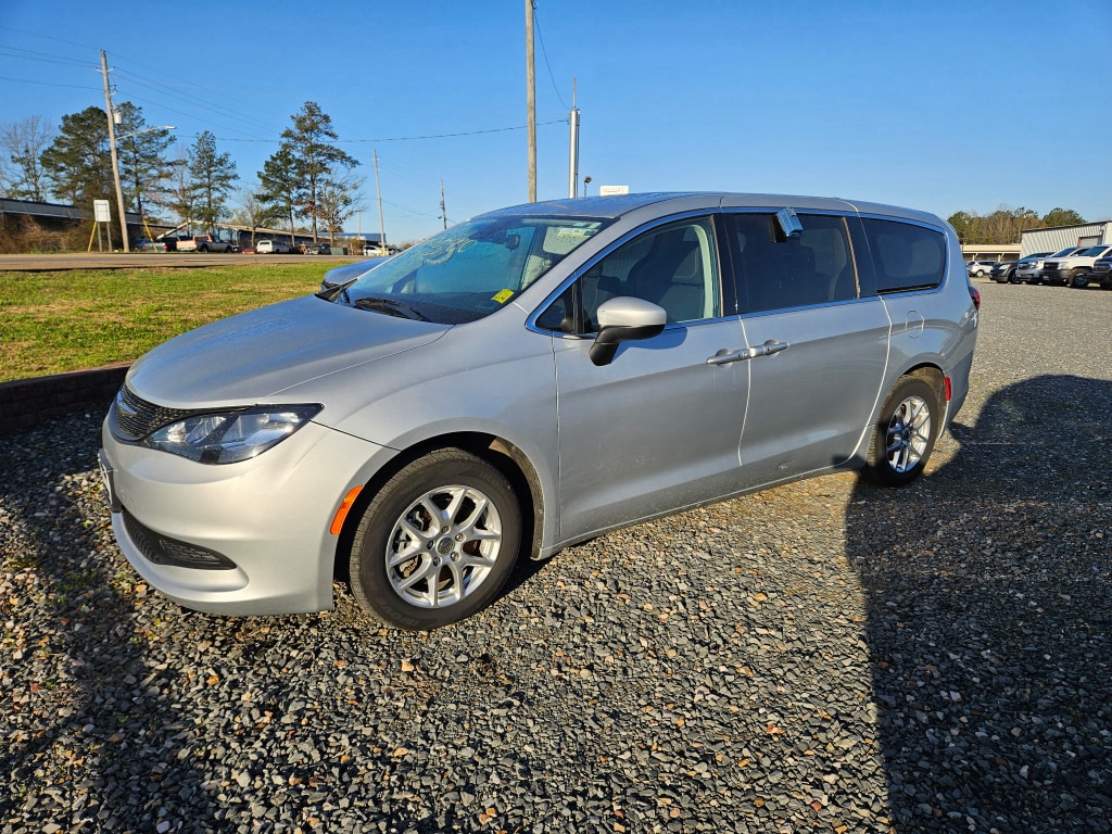 2023 Chrysler Voyager LX