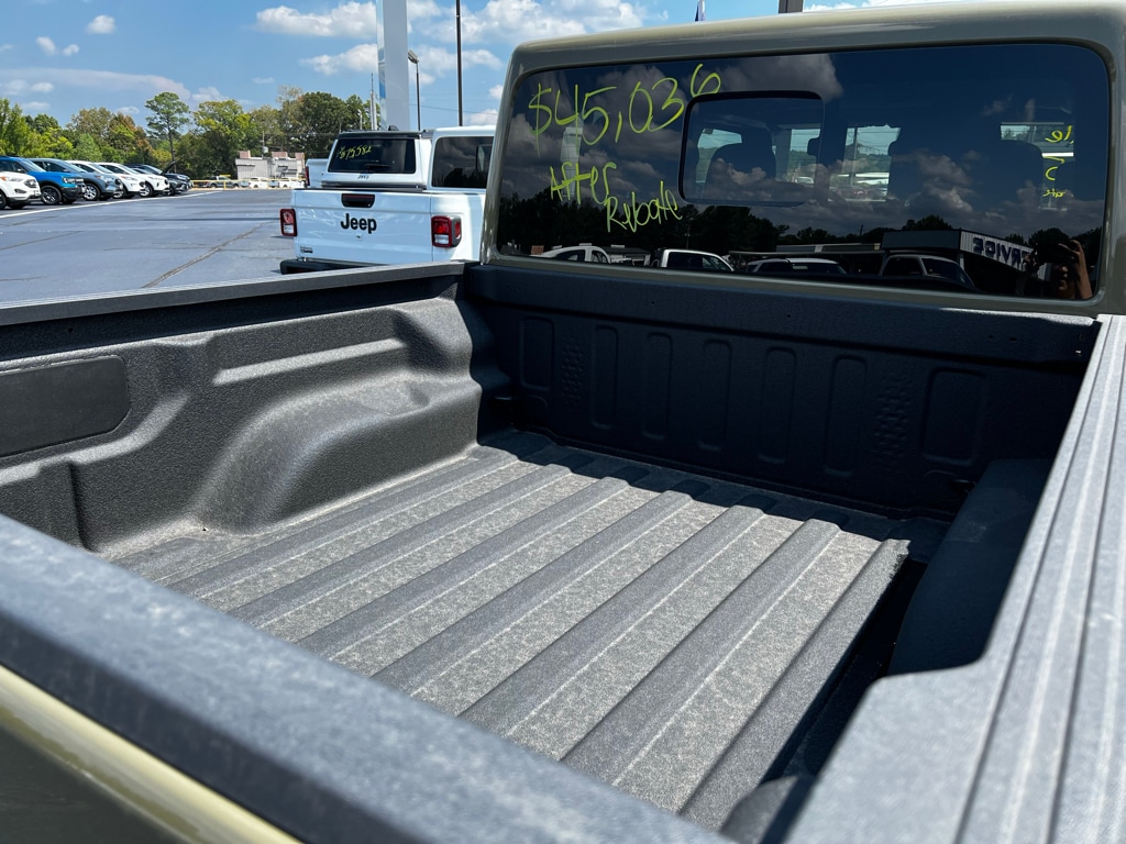 2026 Jeep Gladiator Sahara - Photo 8