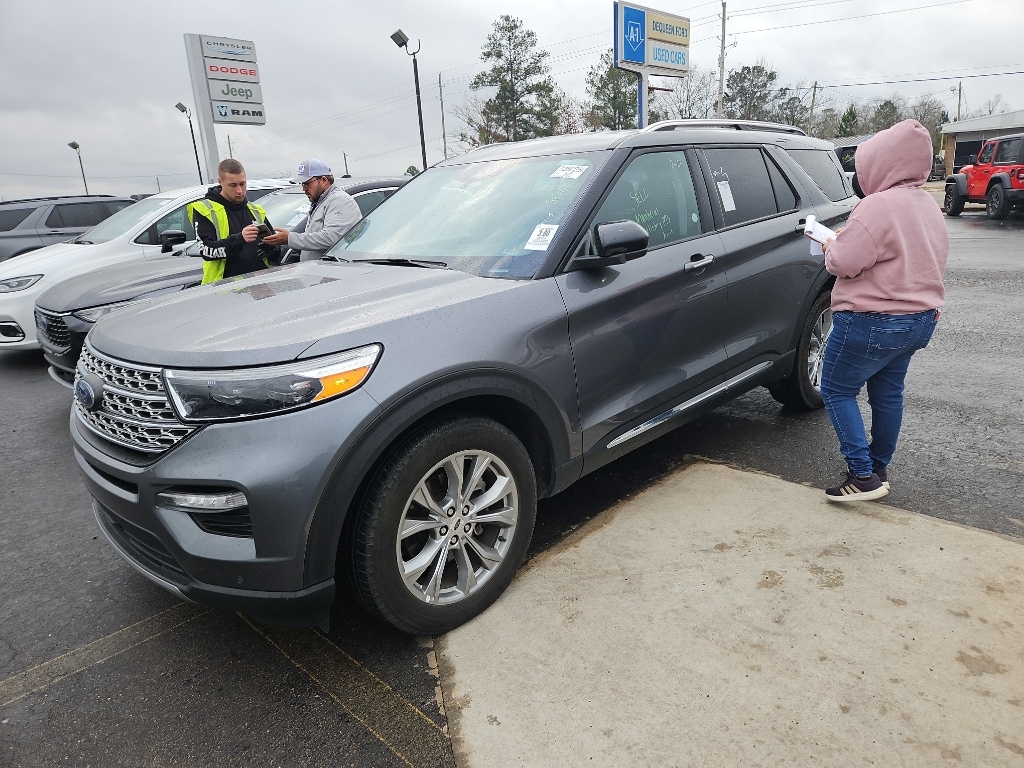 2024 Ford Explorer Limited's photo