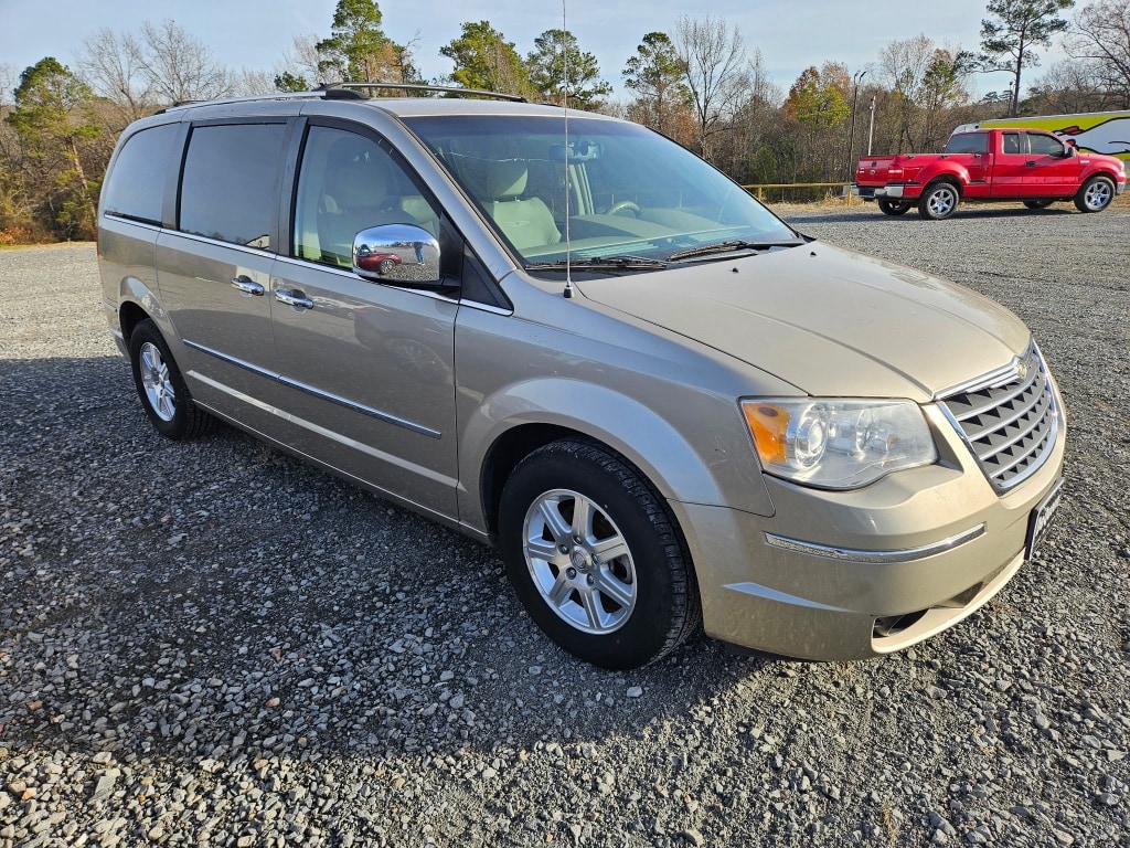 2008 Chrysler Town & Country Limited's photo