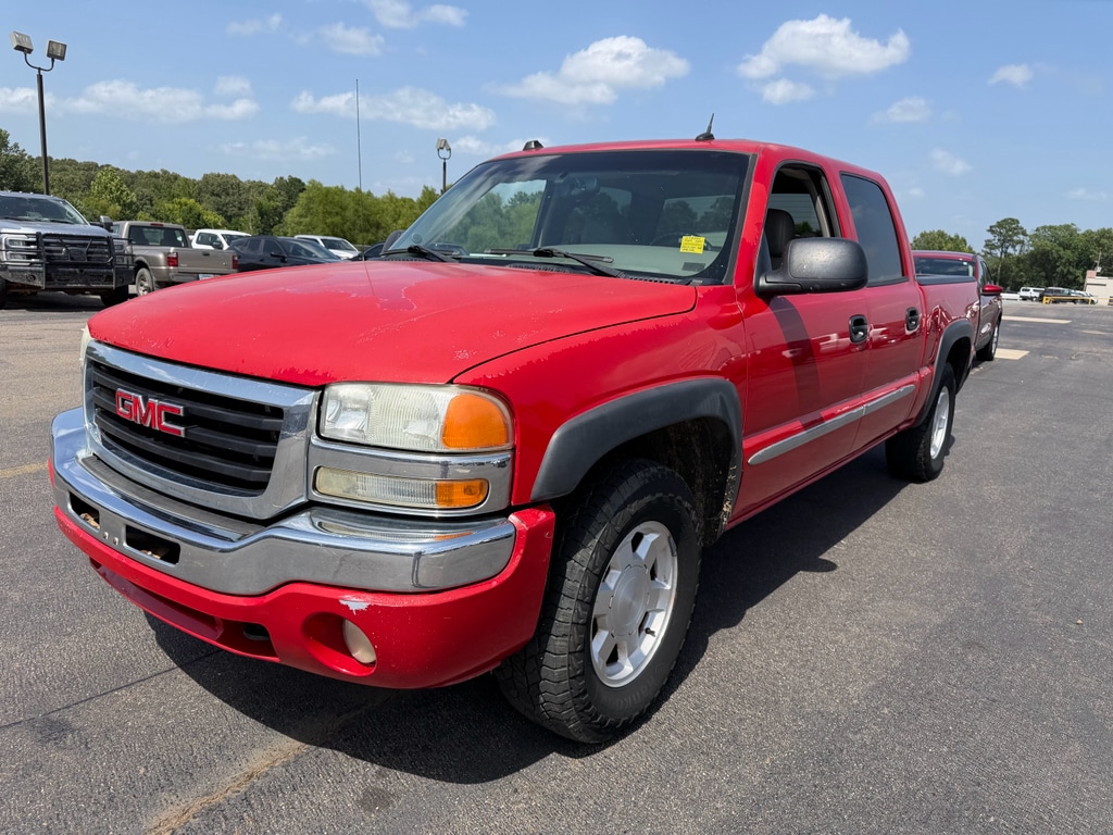 2005 GMC Sierra 4WD Crew Cab 6 1/2-ft SLT's photo