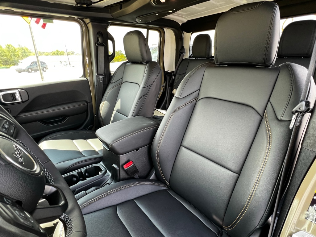 2026 Jeep Gladiator Sahara - Photo 16