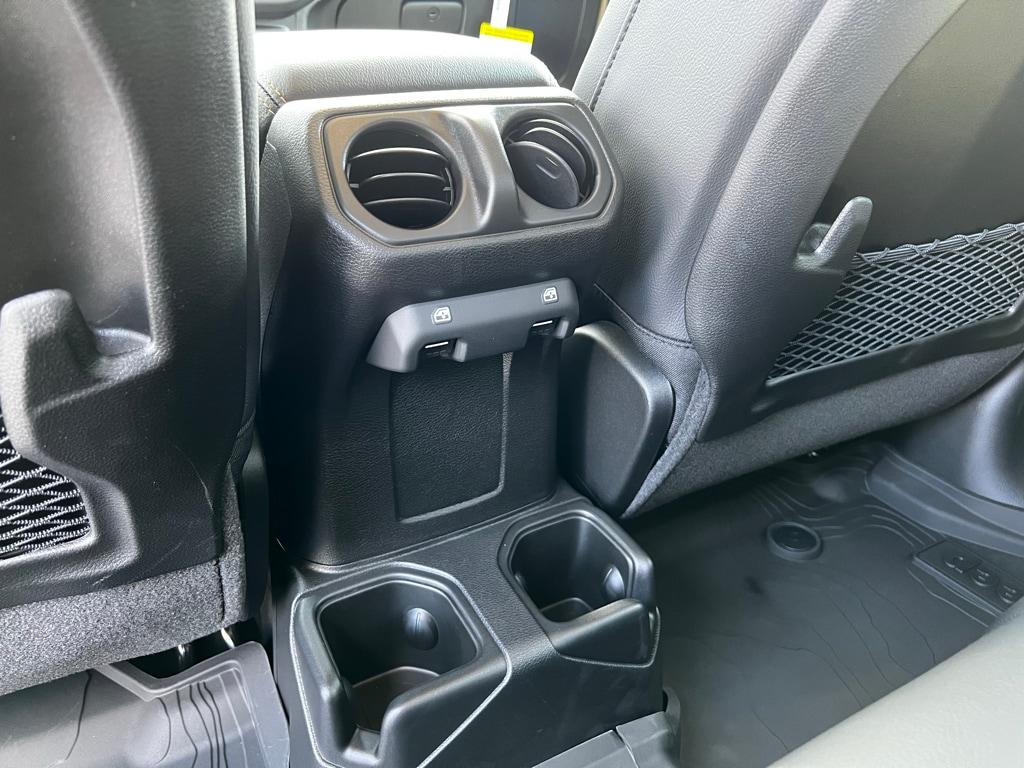 2026 Jeep Gladiator Sahara - Photo 19