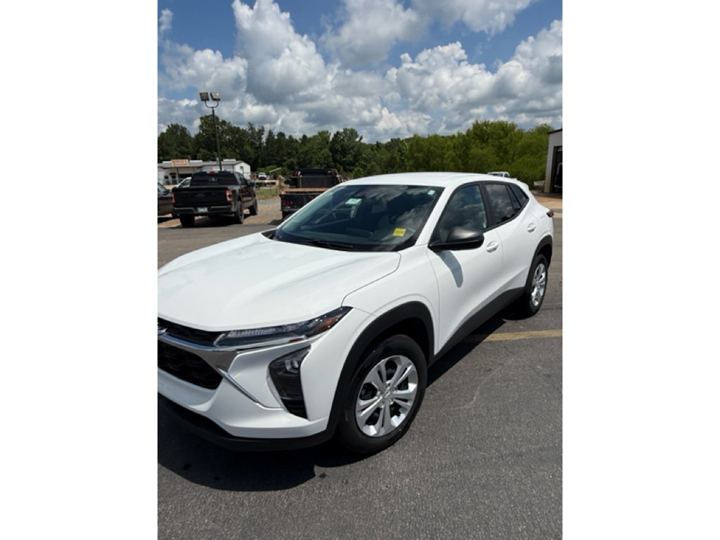 2025 Chevrolet Trax LS's photo