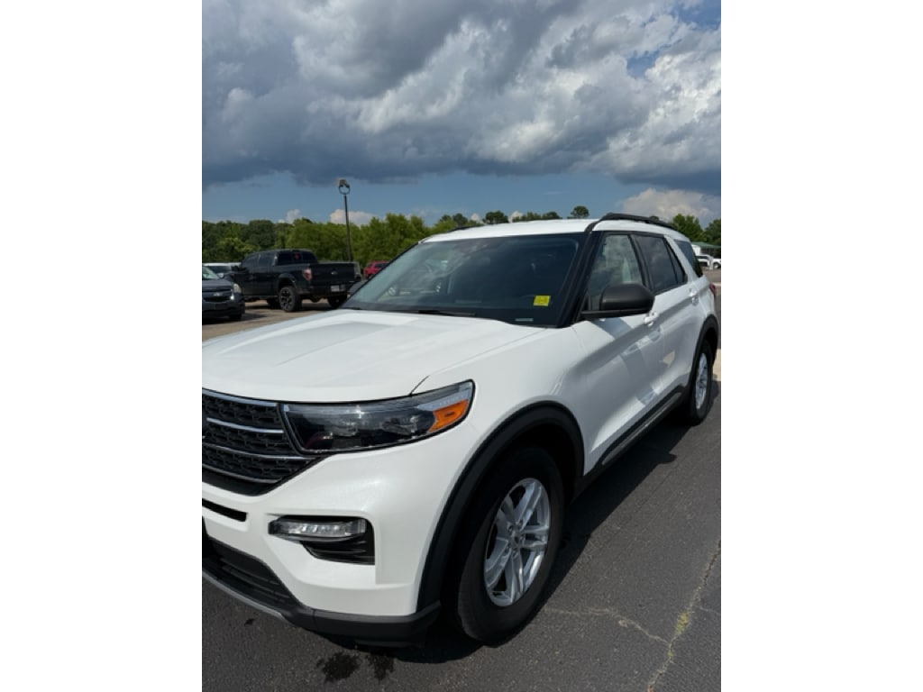 2023 Ford Explorer XLT RWD's photo