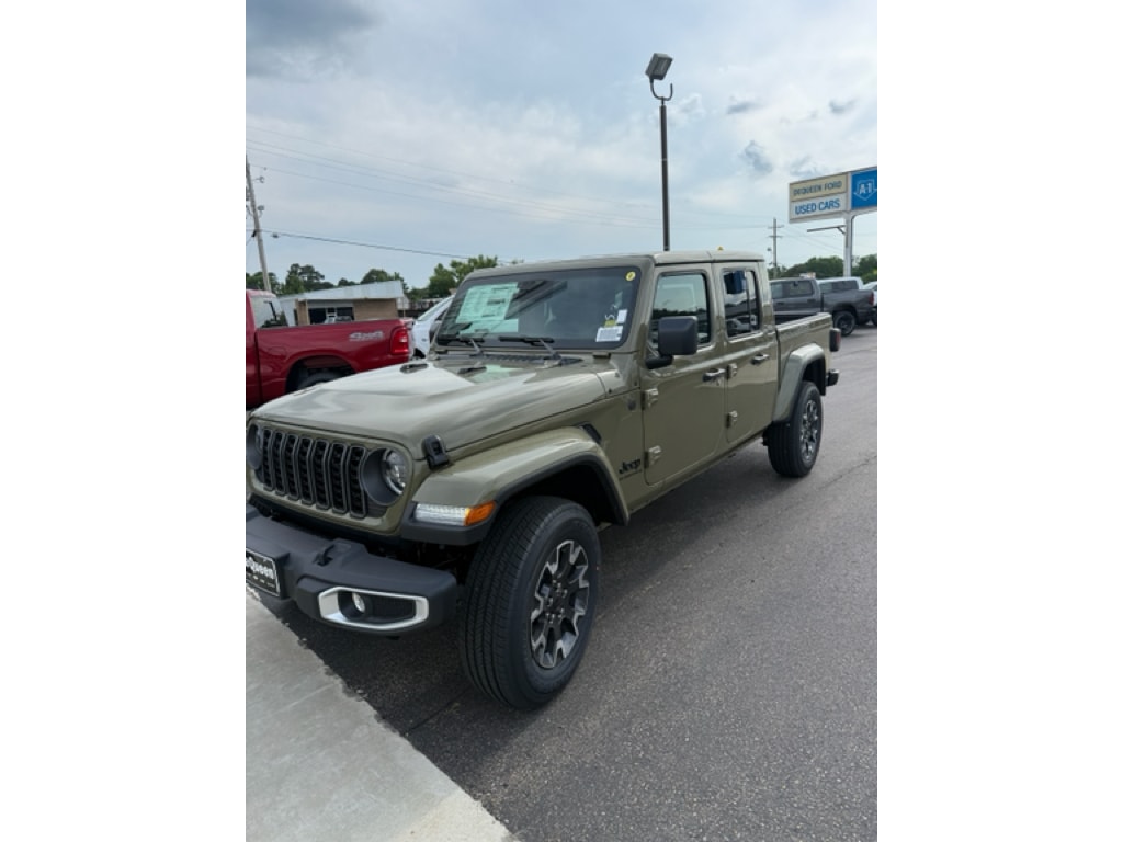 2026 Jeep Gladiator Sahara Auto's photo