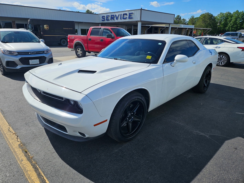 2019 Dodge Challenger SXT Auto's photo