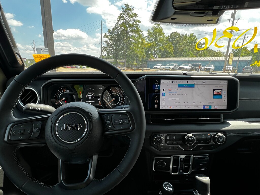 2026 Jeep Gladiator Sahara - Photo 13