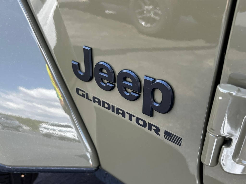 2026 Jeep Gladiator Sahara - Photo 12