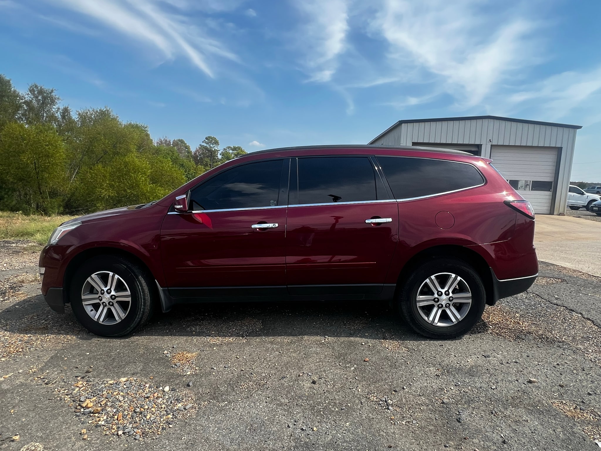 Used 2016 Chevrolet Traverse 2LT with VIN 1GNKRHKD2GJ332594 for sale in De Queen, AR