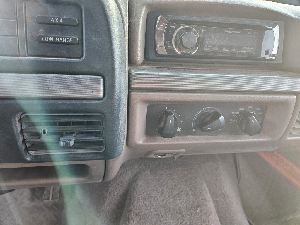 1993 Ford Bronco - Photo 9