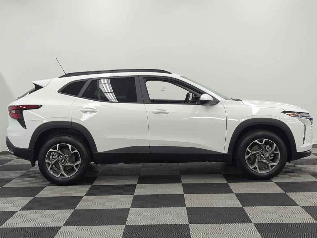 2026 Chevrolet Trax LT - Photo 8