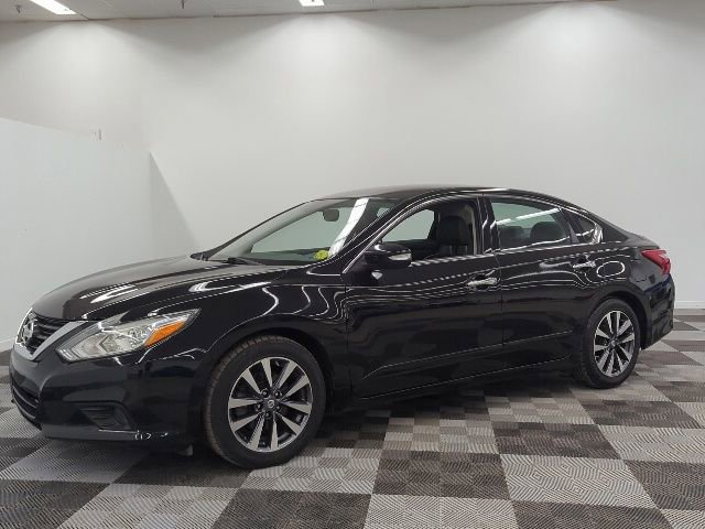 Used 2017 Nissan Altima SL with VIN 1N4AL3AP2HC212259 for sale in Ottawa, OH