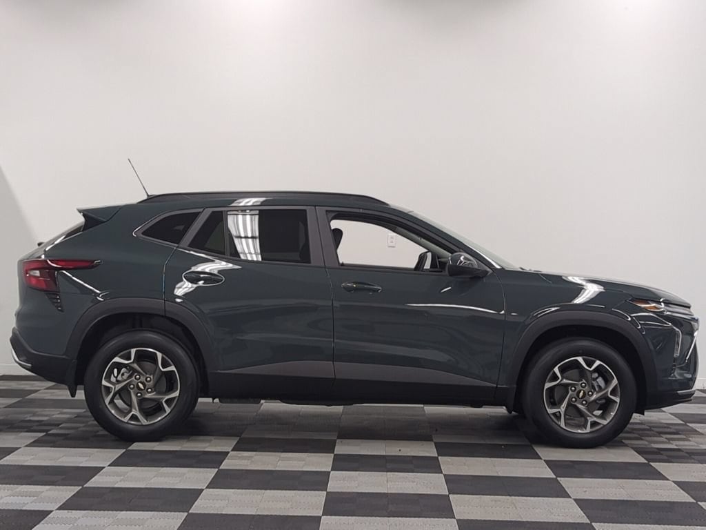 2026 Chevrolet Trax LT - Photo 8