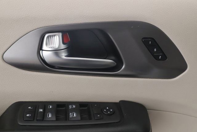 2021 Chrysler Pacifica Hybrid Touring L - Photo 19