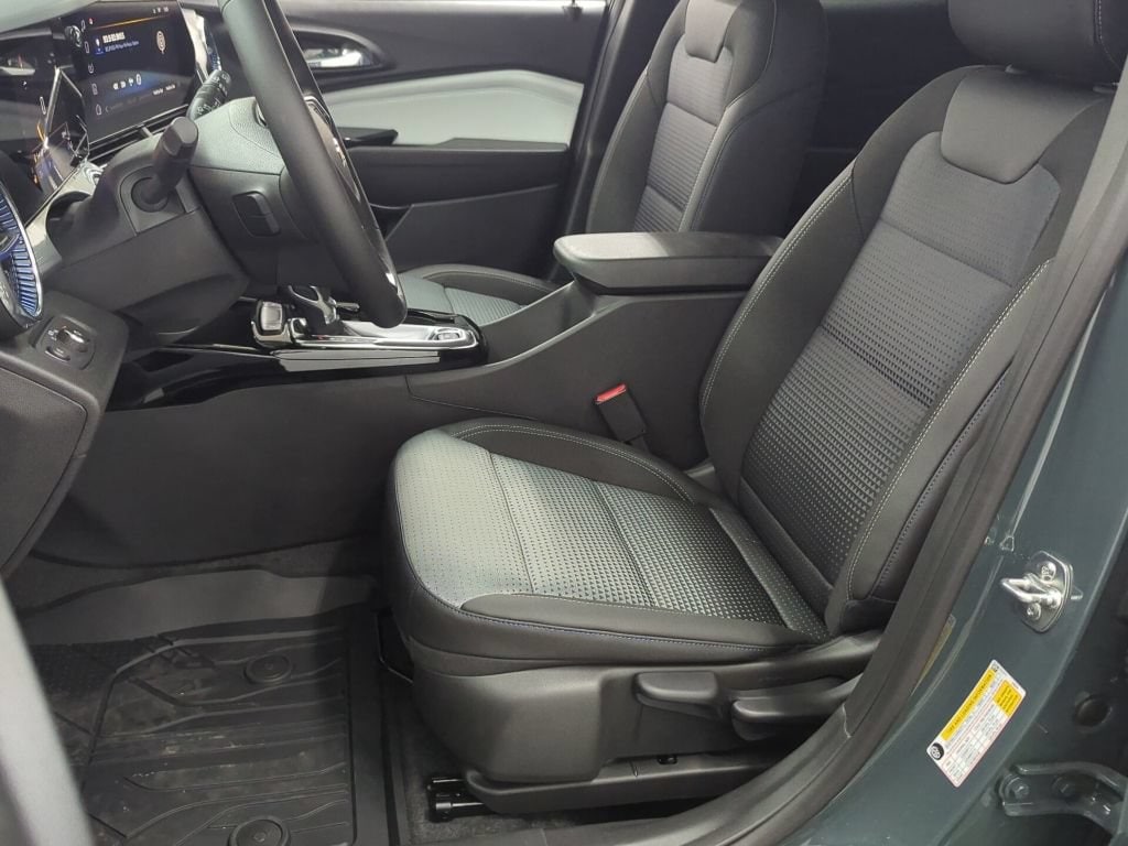 2026 Chevrolet Trax LT - Photo 9