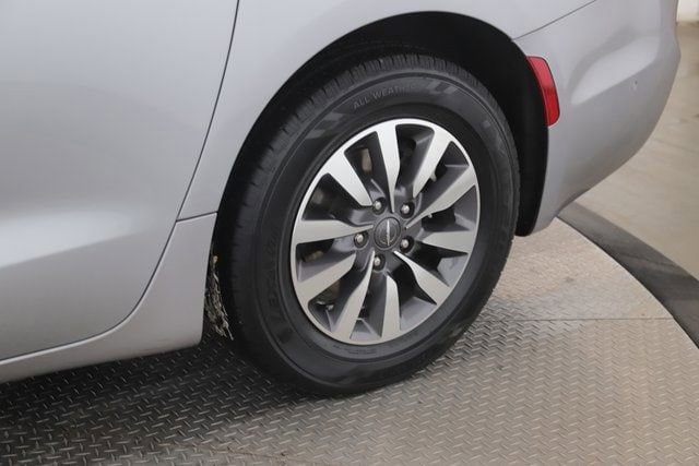 2021 Chrysler Pacifica Hybrid Touring L - Photo 14