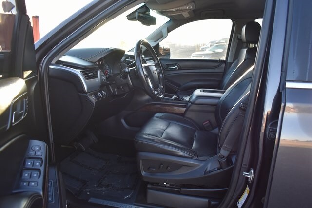 2018 Chevrolet Suburban LT photo 2