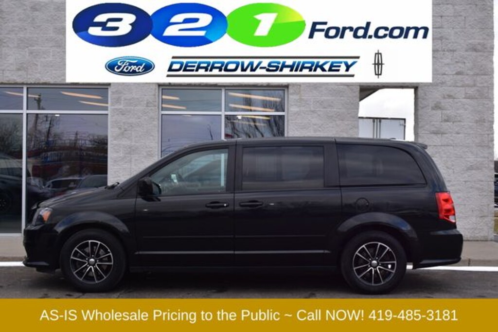 Used 2017 Dodge Grand Caravan SXT with BLACKTOP PACKAGE and HEATED SEATS Minivan/Van