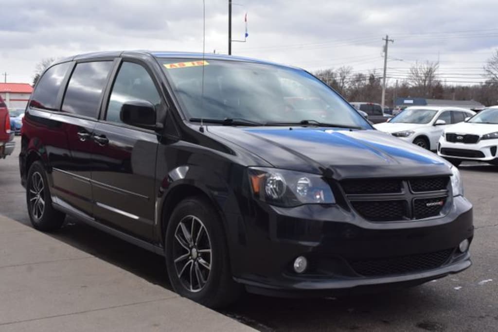 Used 2017 Dodge Grand Caravan SXT with BLACKTOP PACKAGE and HEATED SEATS Minivan/Van