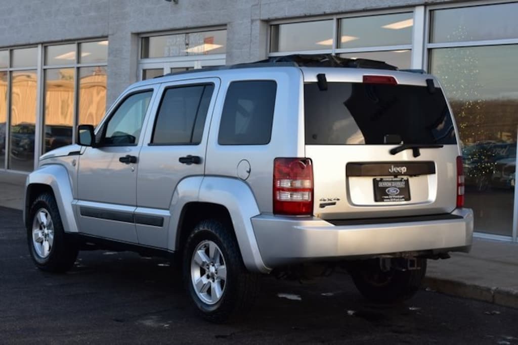 Used 2012 Jeep Liberty Sport 4x4 with MOONROOF and TRAILER TOW SUV