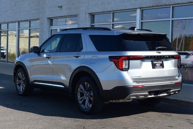 2025 Ford Explorer photo 4
