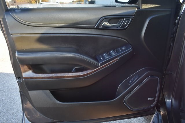 2018 Chevrolet Suburban LT photo 3