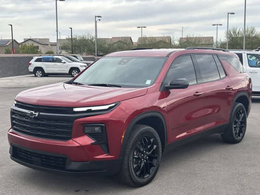 Used 2024 Chevrolet Traverse FWD LT SUV