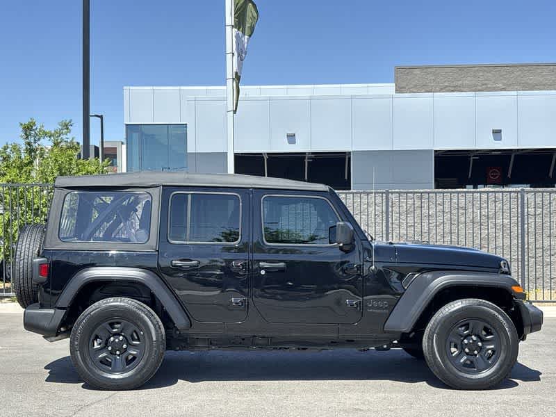 Thumbnail: 2022 Jeep Wrangler - 9