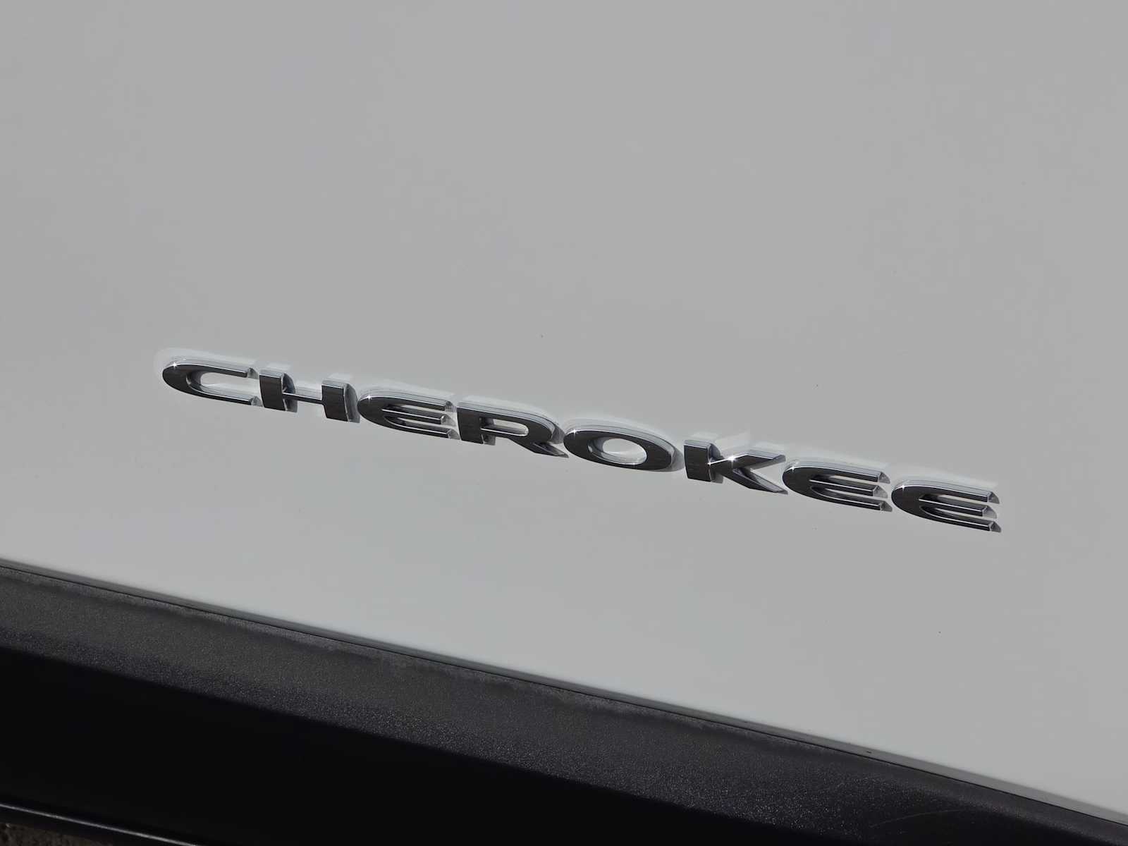 Thumbnail: 2019 Jeep Cherokee - 11