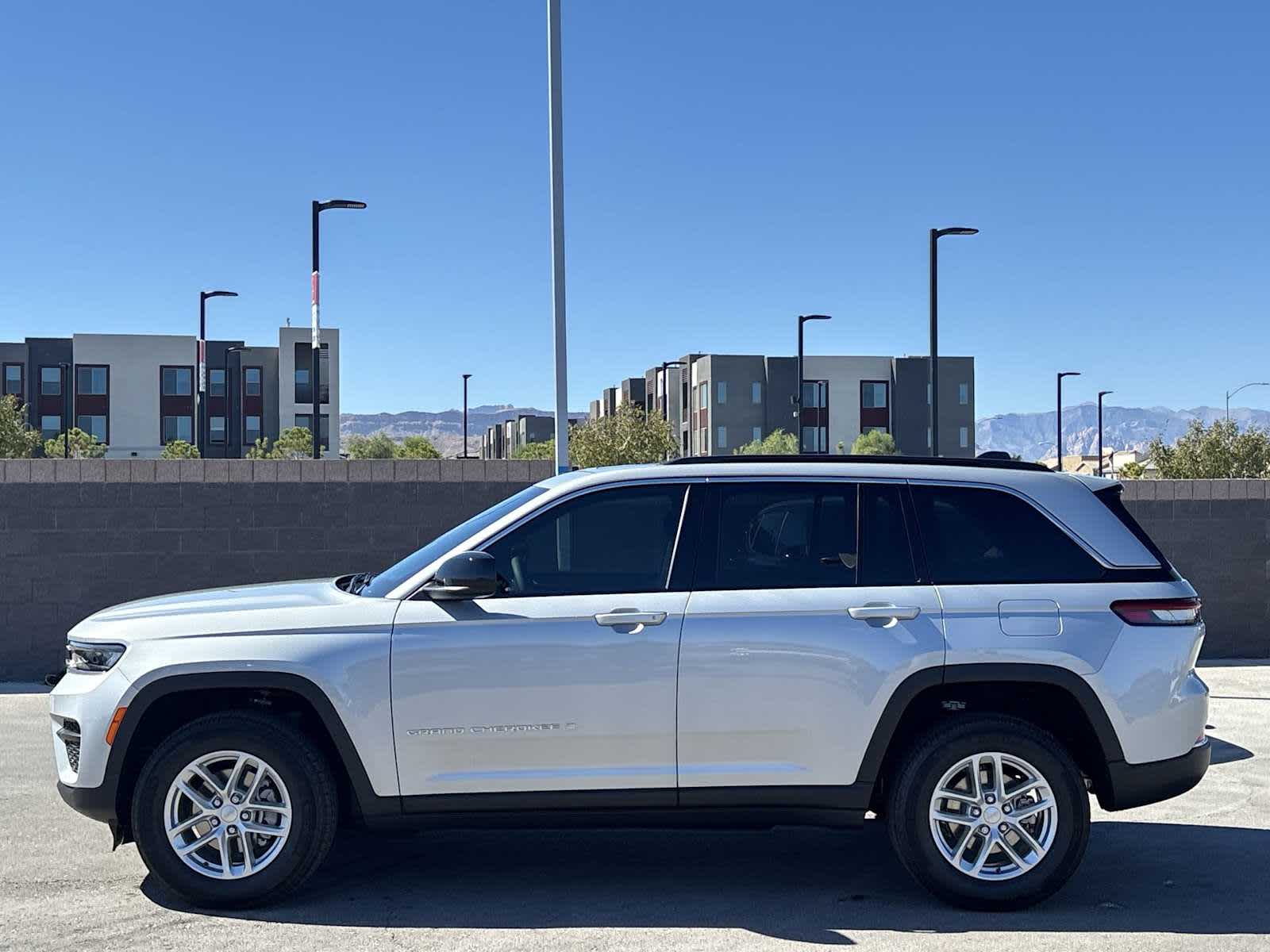 Thumbnail: 2025 Jeep Grand Cherokee - 6