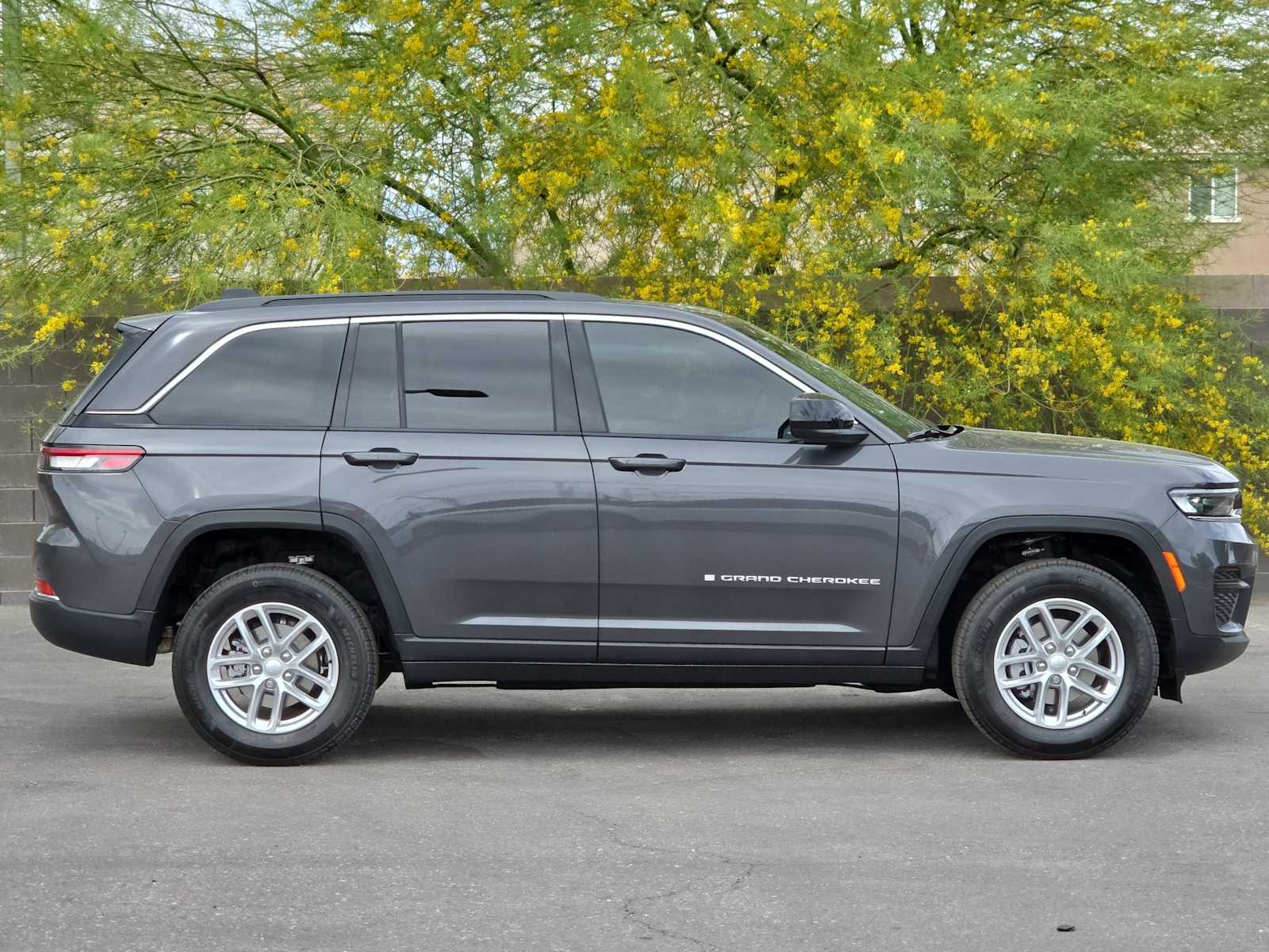 Thumbnail: 2026 Jeep Grand Cherokee - 9