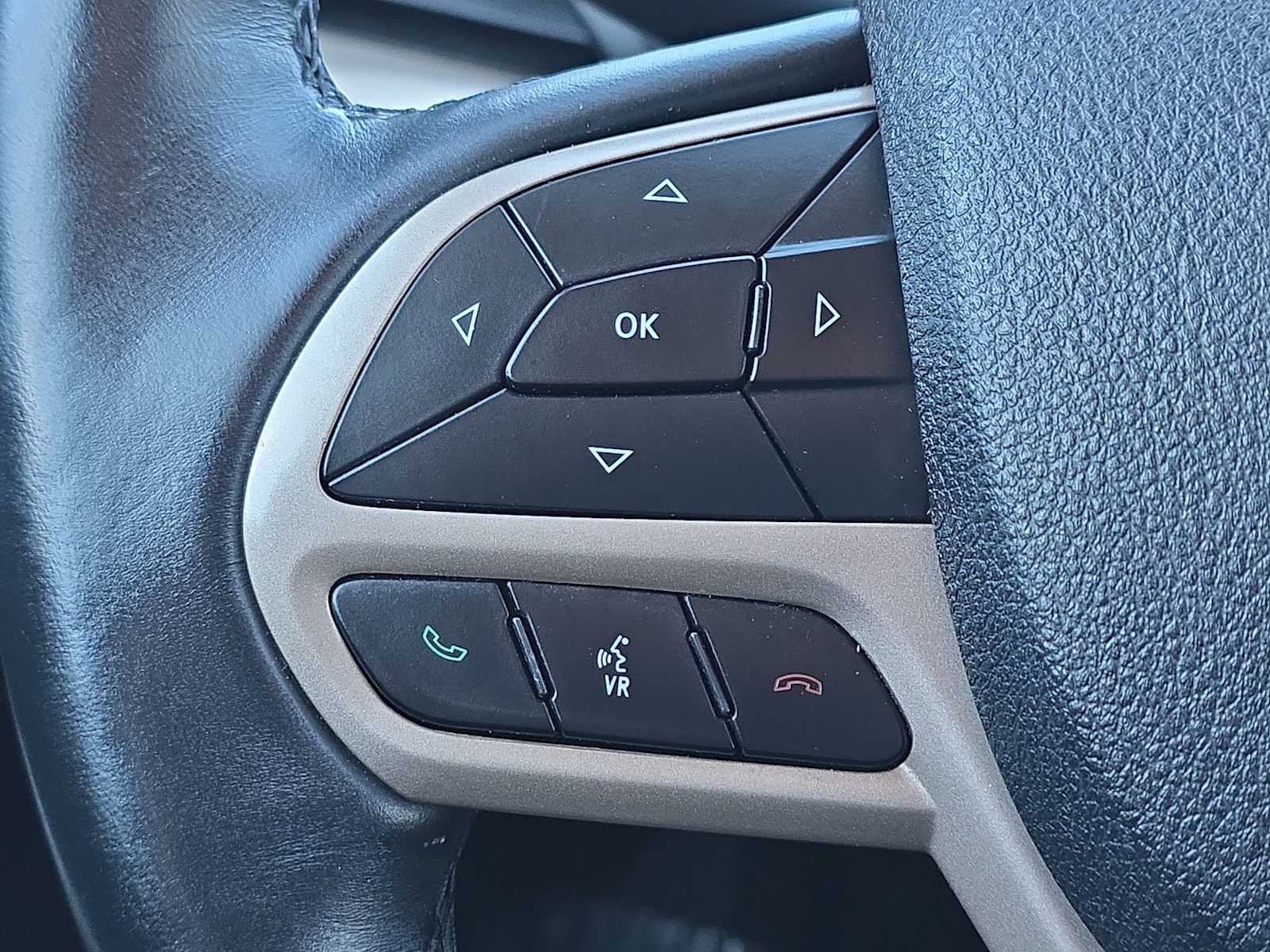 Thumbnail: 2017 Jeep Cherokee - 28