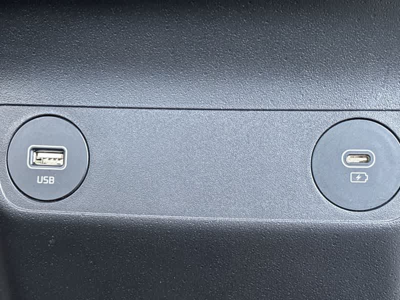 Thumbnail: 2022 Kia EV6 - 30